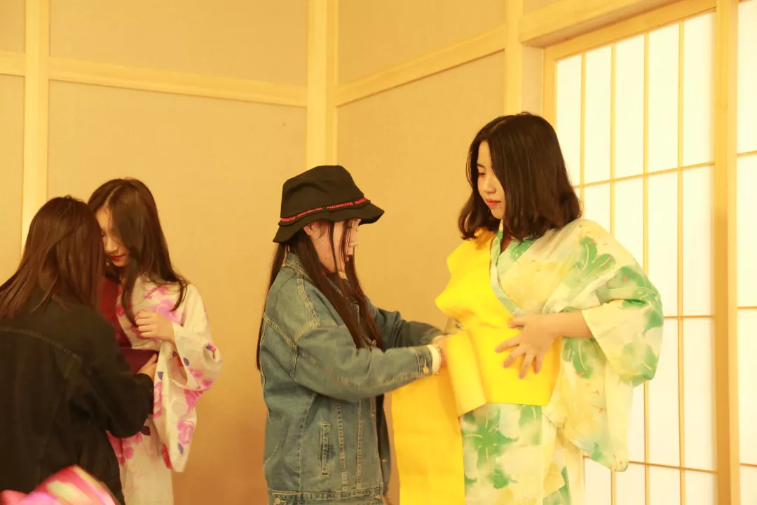 学院举行日本文化体验周之浴衣试穿体验活动